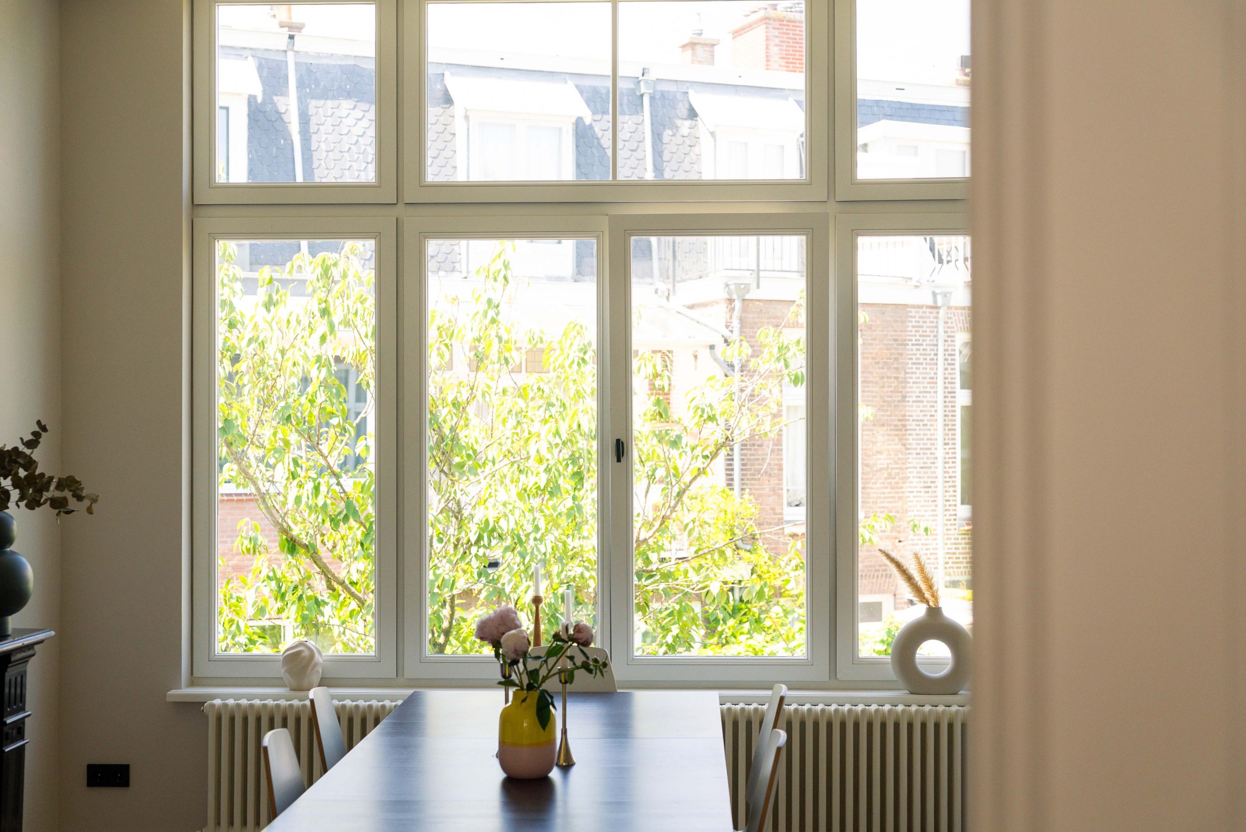 Decovitra_meranti eetkamer sash in frame binnenzijde Statenkwartier