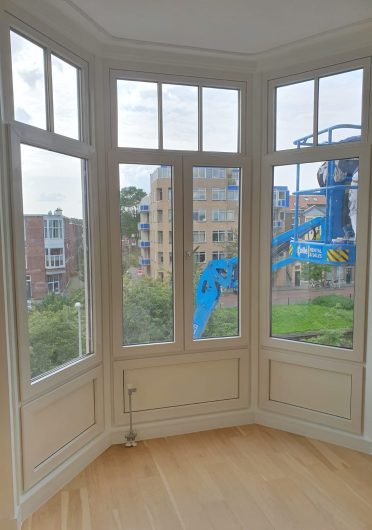 Decovitra_kunststof erker Valkenboskade 9 DH binnen