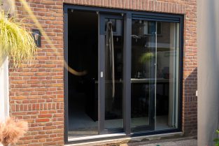 Decovitra_kunststof schuifpui Synego Slide Vburg