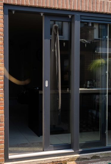 Decovitra_kunststof schuifpui Synego Slide Vburg