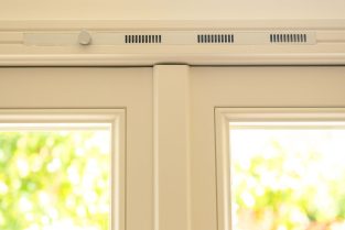 Decovitra_meranti achterzijde eetkamer ventilatierooster 1 Benoord